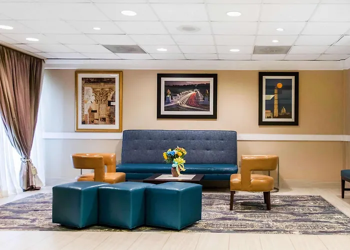 Comfort PentagonAirport Hotel